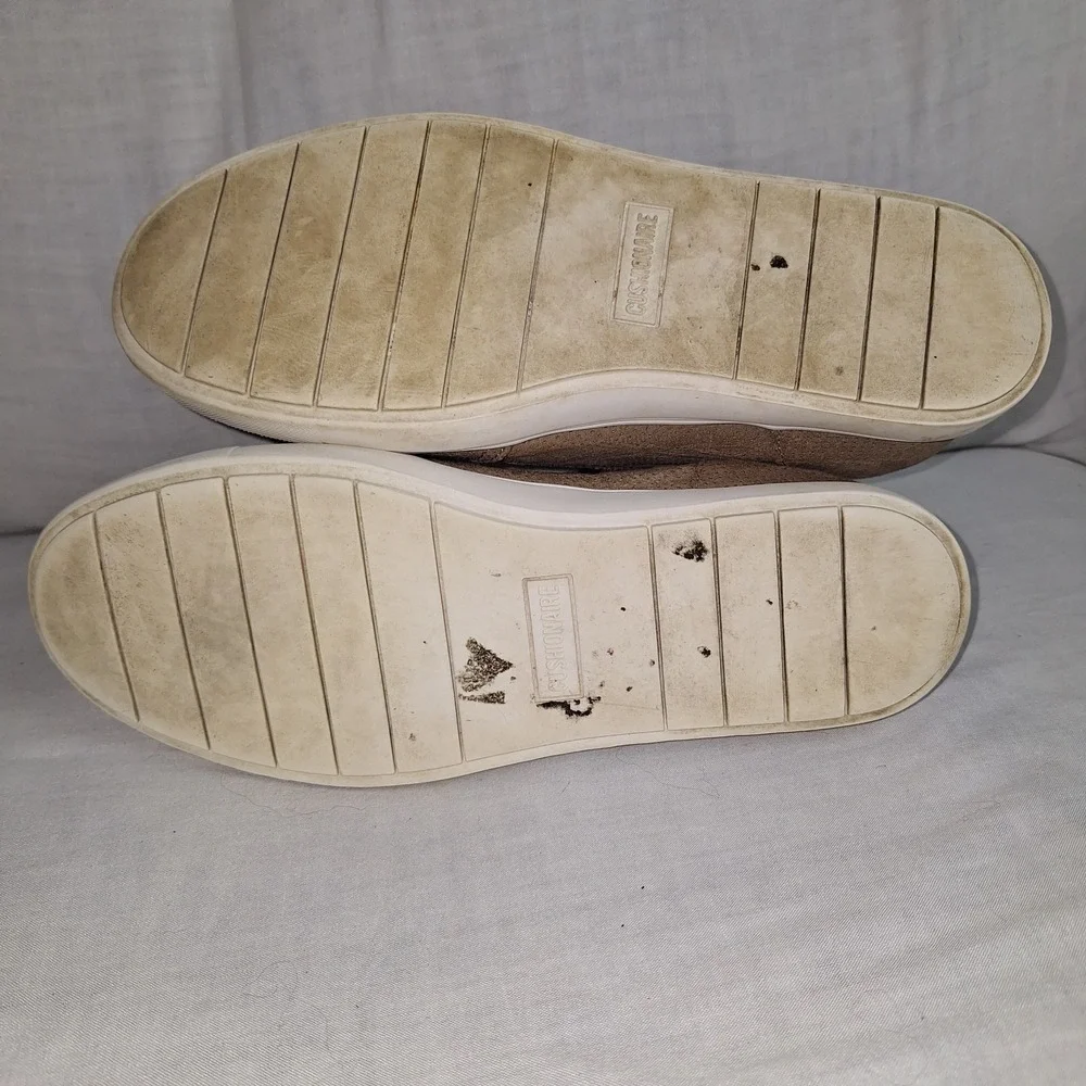 CUSHIONAIRE Hart Tan  Hidden Wedge sneaker Size 8.5 Women's Taupe Fashion Bootie